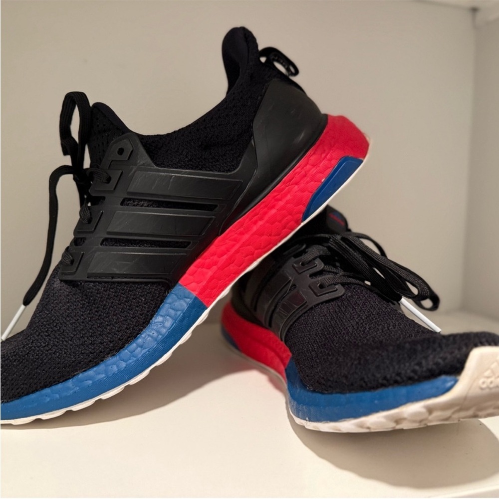 Adidas Women’s Black and Red Athletic Shoes with Modern Cushioning